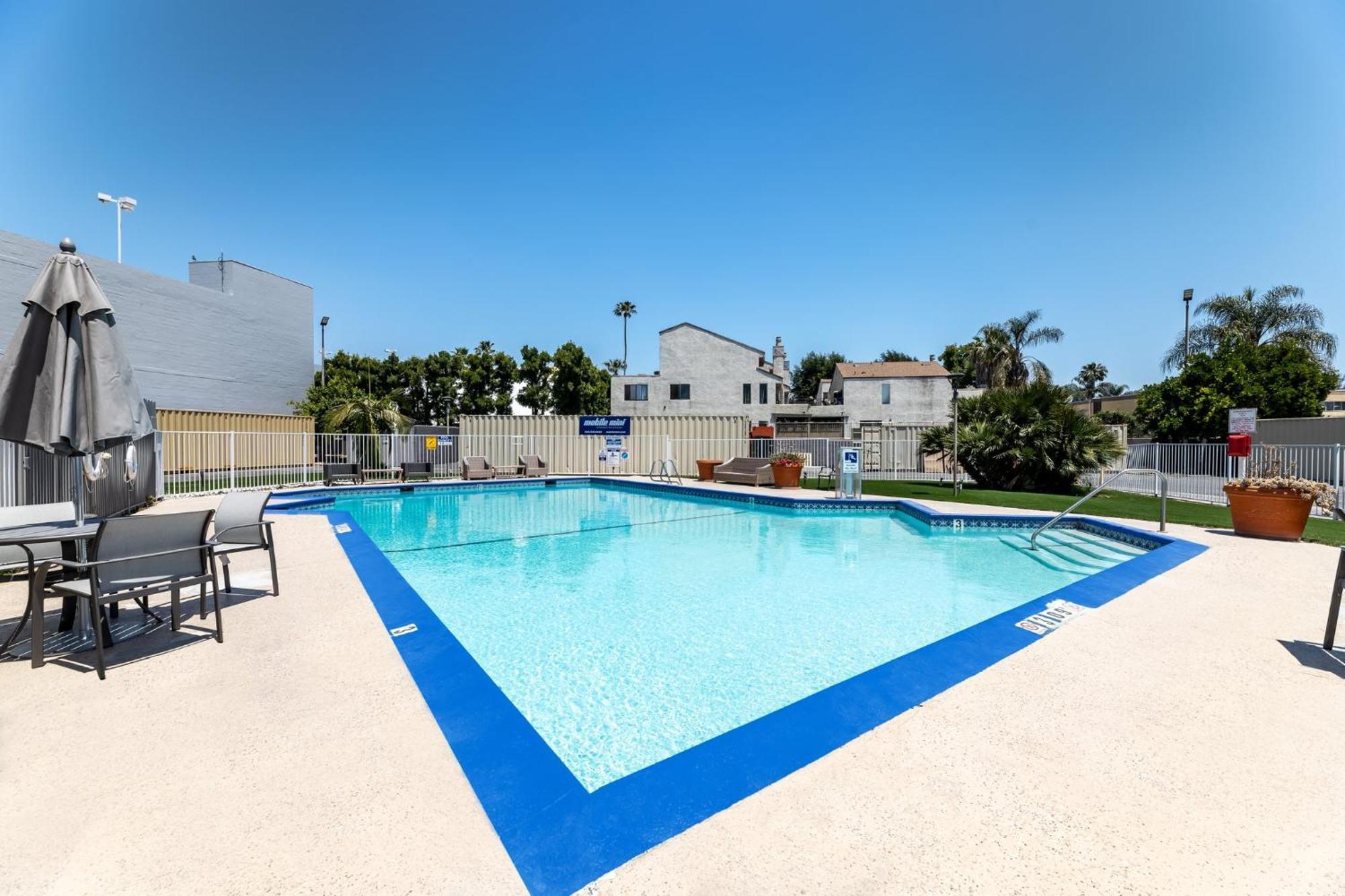 Holiday Inn Express Van Nuys By Ihg Los Angeles Esterno foto