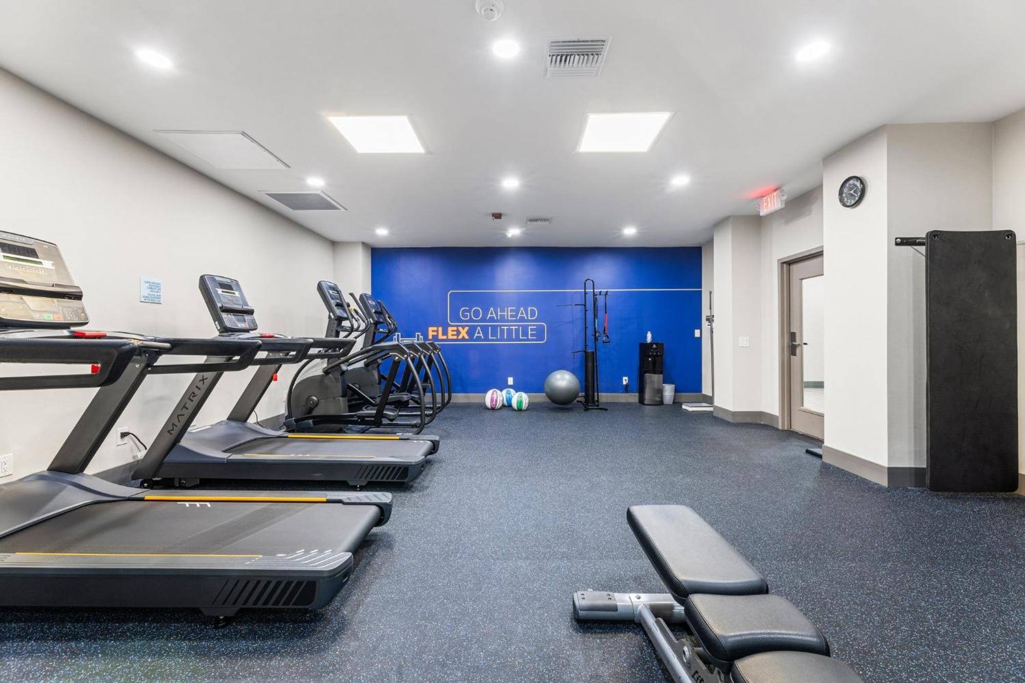 Holiday Inn Express Van Nuys By Ihg Los Angeles Esterno foto